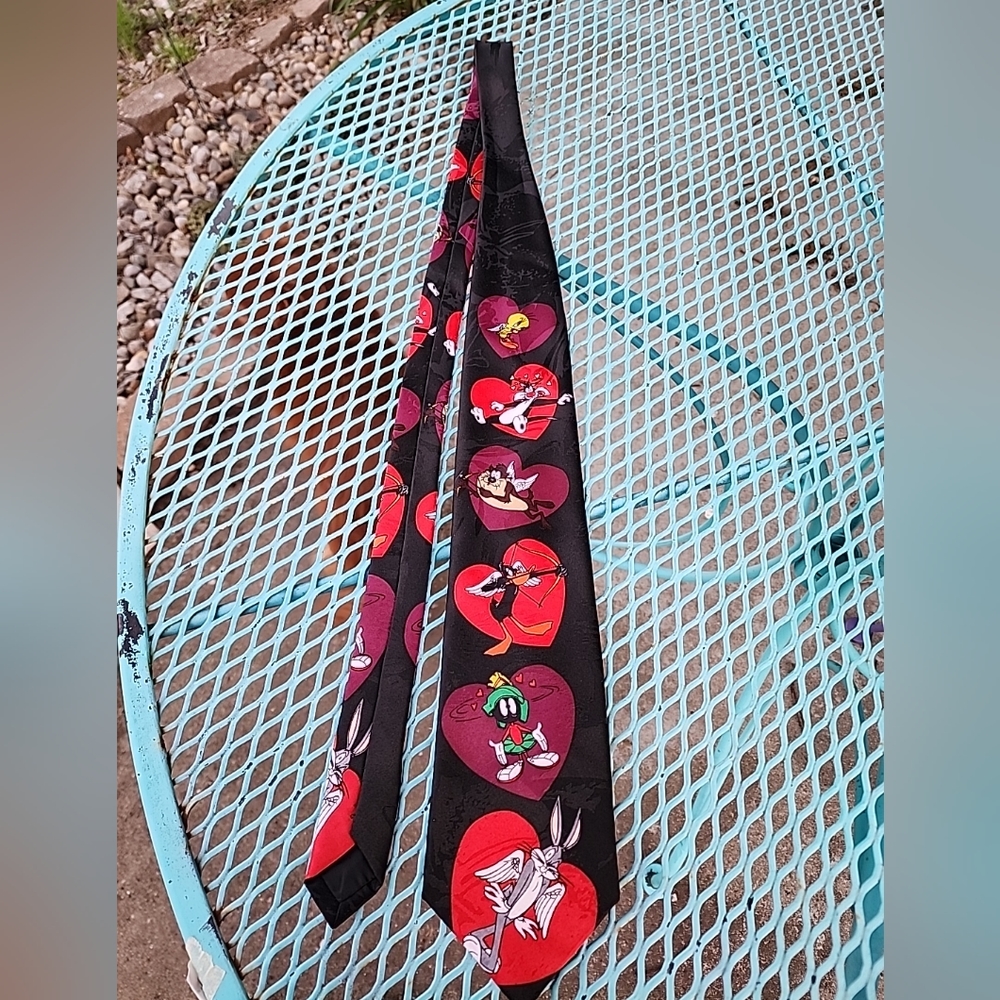 Vintage 1996 Looney Tunes Tie Valentines Hearts Taz Tweety Bugs Marvin Sylvester